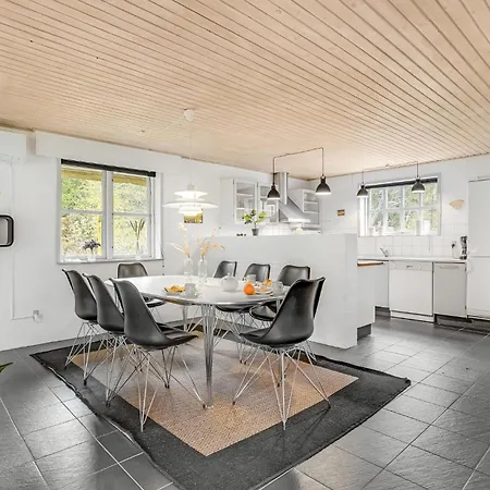 Three-bedroom In Ulfborg