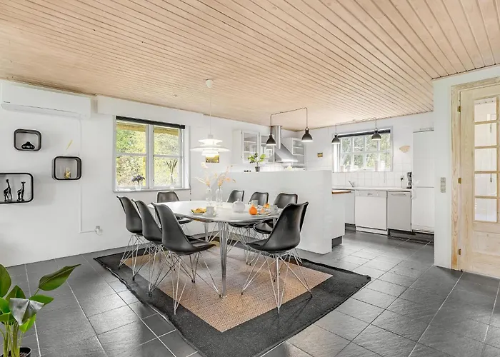 Three-bedroom In Ulfborg